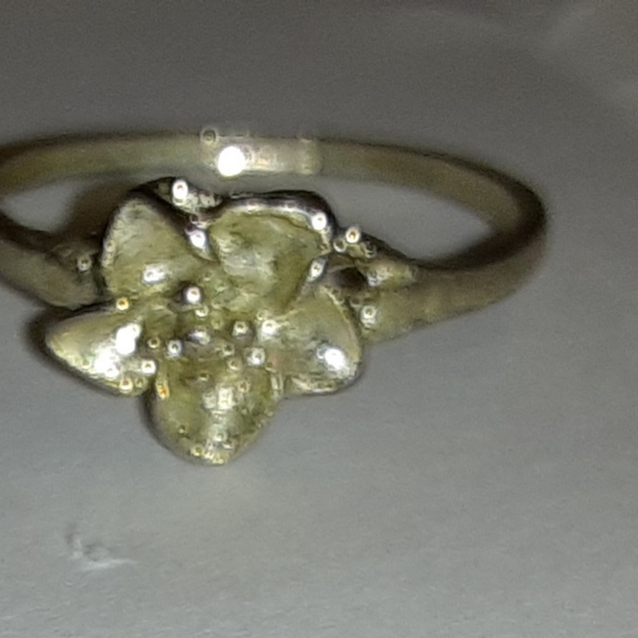 Ring - Picture 3 of 5